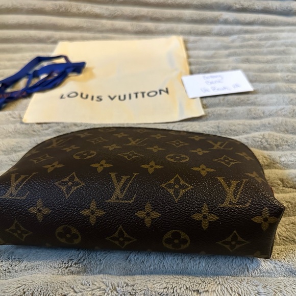DISCONTINUED Louis Vuitton Cosmetic Pouch GM - Picture 5 of 7